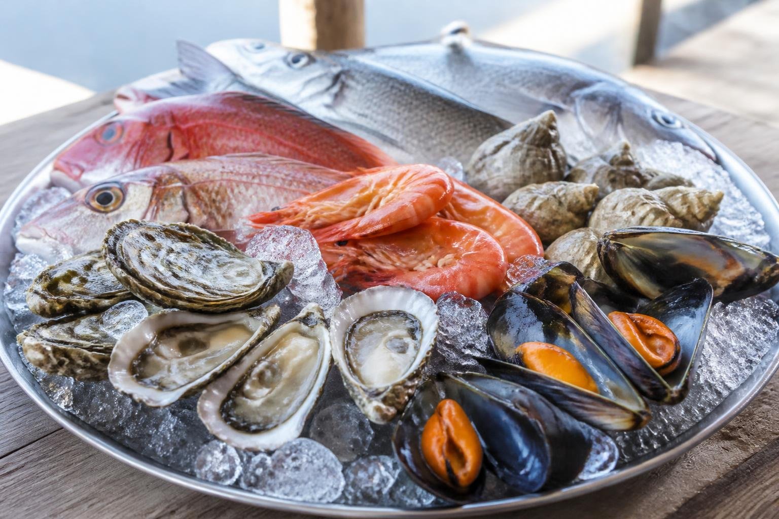 Plateau de fruits de mer frais de la côte vendéenne